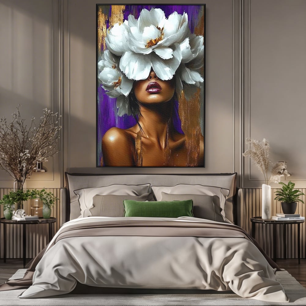 Tablou canvas cu tablou canvas cu femeie si flori albe, in rama de aluminiu negru, pe perete intr-un dormitor